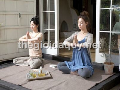 lam-sach-tinh-than-bang-cach-tap-yoga