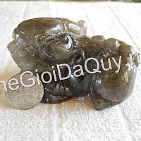 Tỳ hưu đá thạch anh khói đậm 70